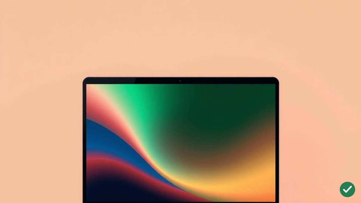 Tenký notebook s výrazným OLED displejem v tmavé místnosti