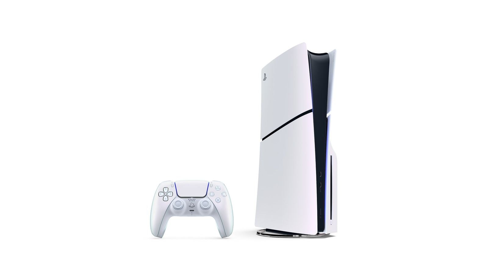 Bílá PS5 Slim konzole s bílým ovladačem DualSense, na bílém pozadí